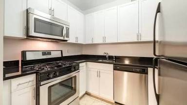 Main picture of 72 Broadway
