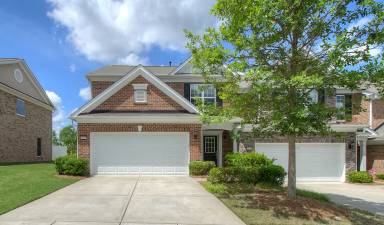 Main picture of 15635 Canmore St