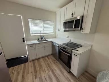 Main picture of 2312 Chatsworth Blvd
