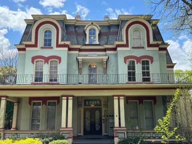 Main picture of 1295 Lake Ave