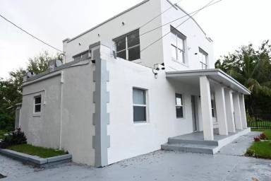 Main picture of 7545 NW 3rd Ave