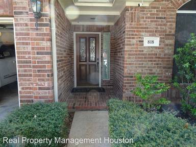 Main picture of 818 Tennyson Dr