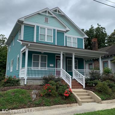 Main picture of 401 S Holly St