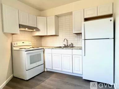 Main picture of 5645 Bancroft Ave