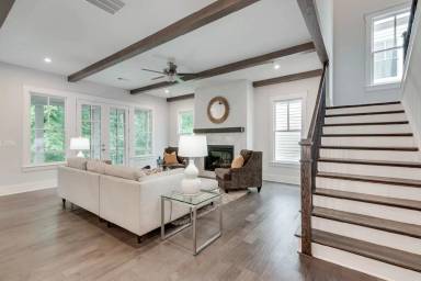 Main picture of 115 Walkers Ct