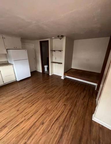 Main picture of 401 W 12th St