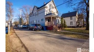 Main picture of 1415 Portage St