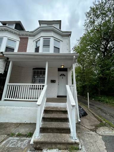 Main picture of 19 E Ingham Ave