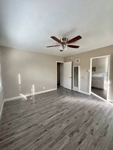 Main picture of 824 S Flower St