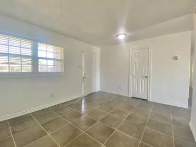 Main picture of 1516 E 1st St