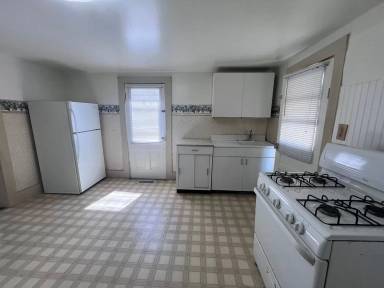 Main picture of 419 1/2 N 1st St