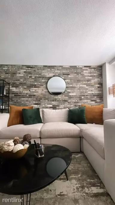 Main picture of Circle Condominiums