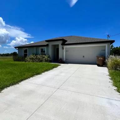 Main picture of 4724 NW 39th Ave