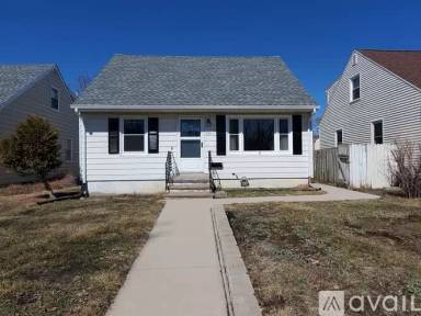Main picture of 620 40th St NE