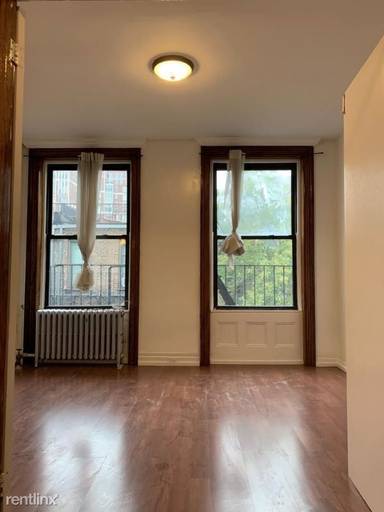 Main picture of 217 E 83rd St