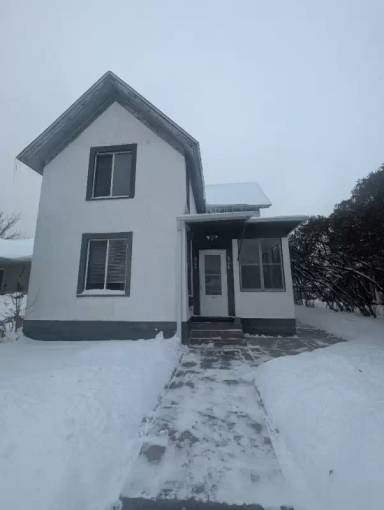 Main picture of 650 Adams St NE