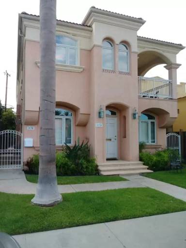Main picture of 221 Argonne Ave