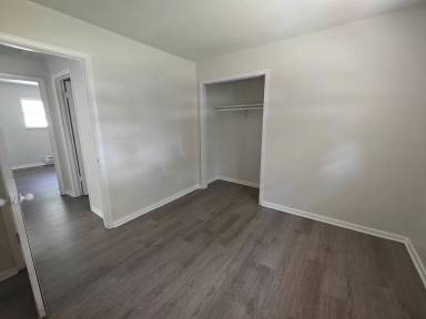 Main picture of 647 W Franklin St