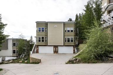 Main picture of 692 Louis Dr