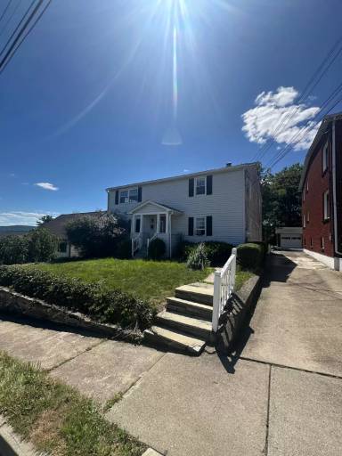 Main picture of 165 Jay St
