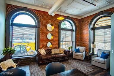 Main picture of 619 E William St