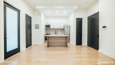 Main picture of 471 Tompkins Ave