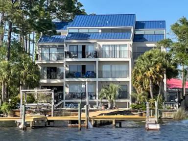 Main picture of 6135 N Lagoon Dr