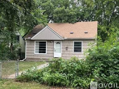 Main picture of 833 25th Ave SE