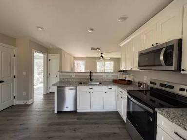 Main picture of 91 W 7th St