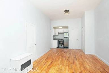 Main picture of 1976 Madison Ave
