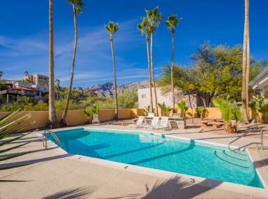 Main picture of 5803 N Camino Esplendora