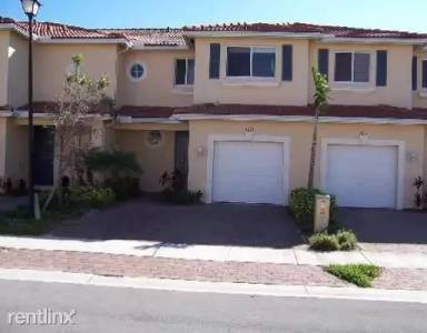 Main picture of 3033 N Evergreen Cir