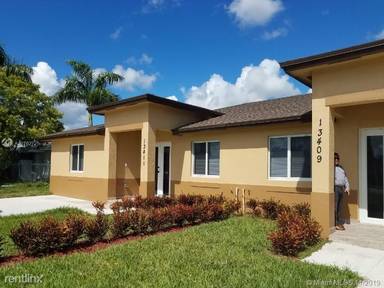 Main picture of 13411 SW 268th St
