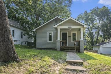 Main picture of 1119 N Spring St