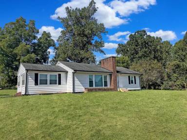 Main picture of 2406 Edgewood Rd