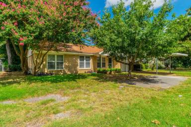 Main picture of 809 Lynda Dr