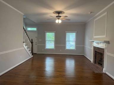 Main picture of 2105 Rail Ct
