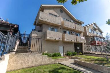 Main picture of 422 N Oxford Ave