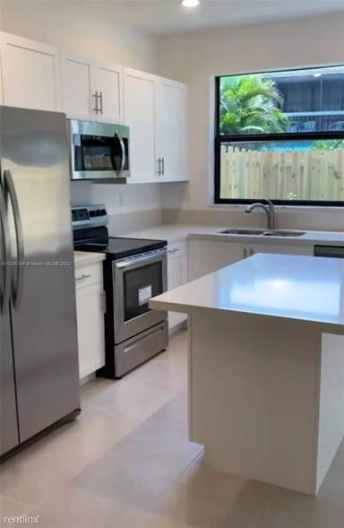 Main picture of 20667 NE 7th Pl