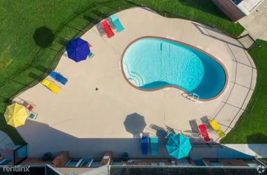 Main picture of Pine Hollow Apartments