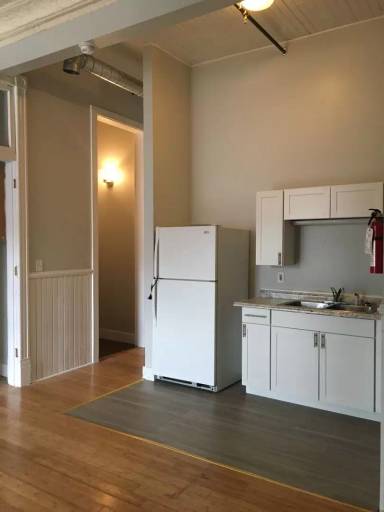 Main picture of 77 Main St