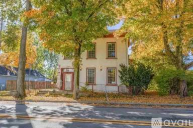 Main picture of 207 E Main St