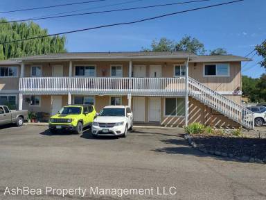 Main picture of 624 NE Housley Ave