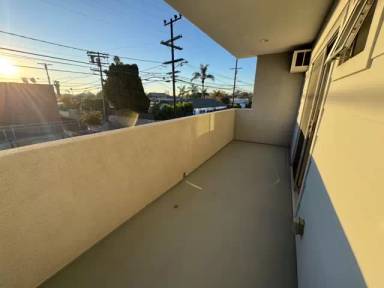 Main picture of 5567 Inglewood Blvd