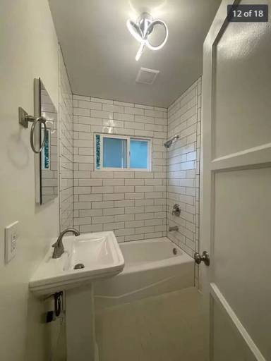 Main picture of 1217 E Harvard St