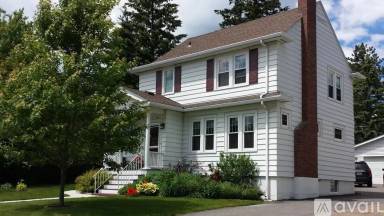 Main picture of 233 W Kent Rd