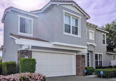 Main picture of 5 Woodcrest Ln