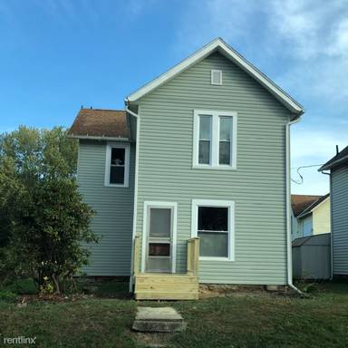 Main picture of 106 W 10th St