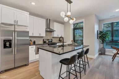 Main picture of 1208 W Carmen Ave
