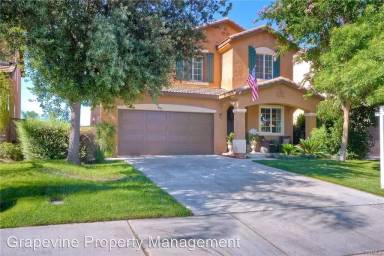 Main picture of 33089 Puffin St